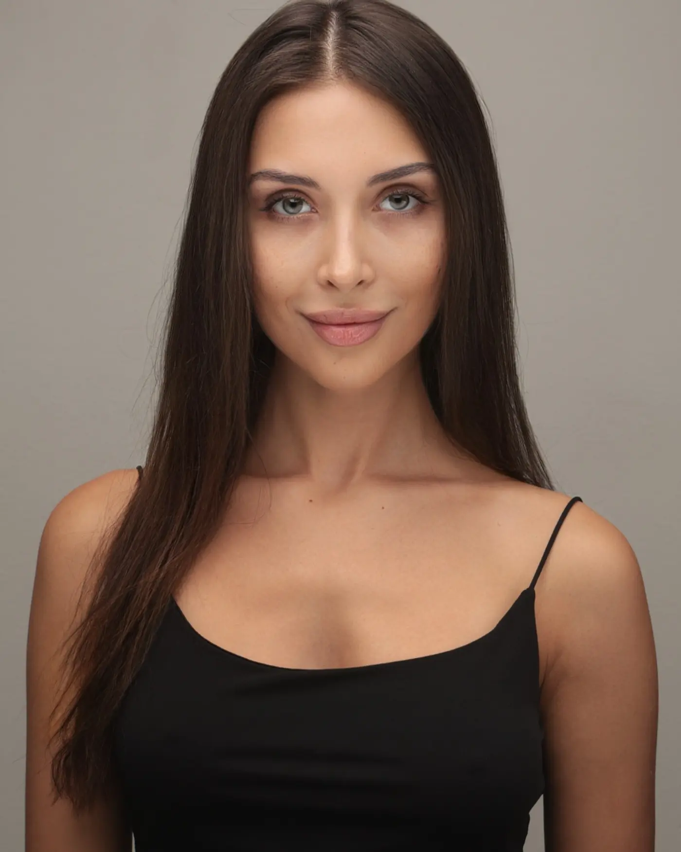 Julia Mindar professional acting headshot