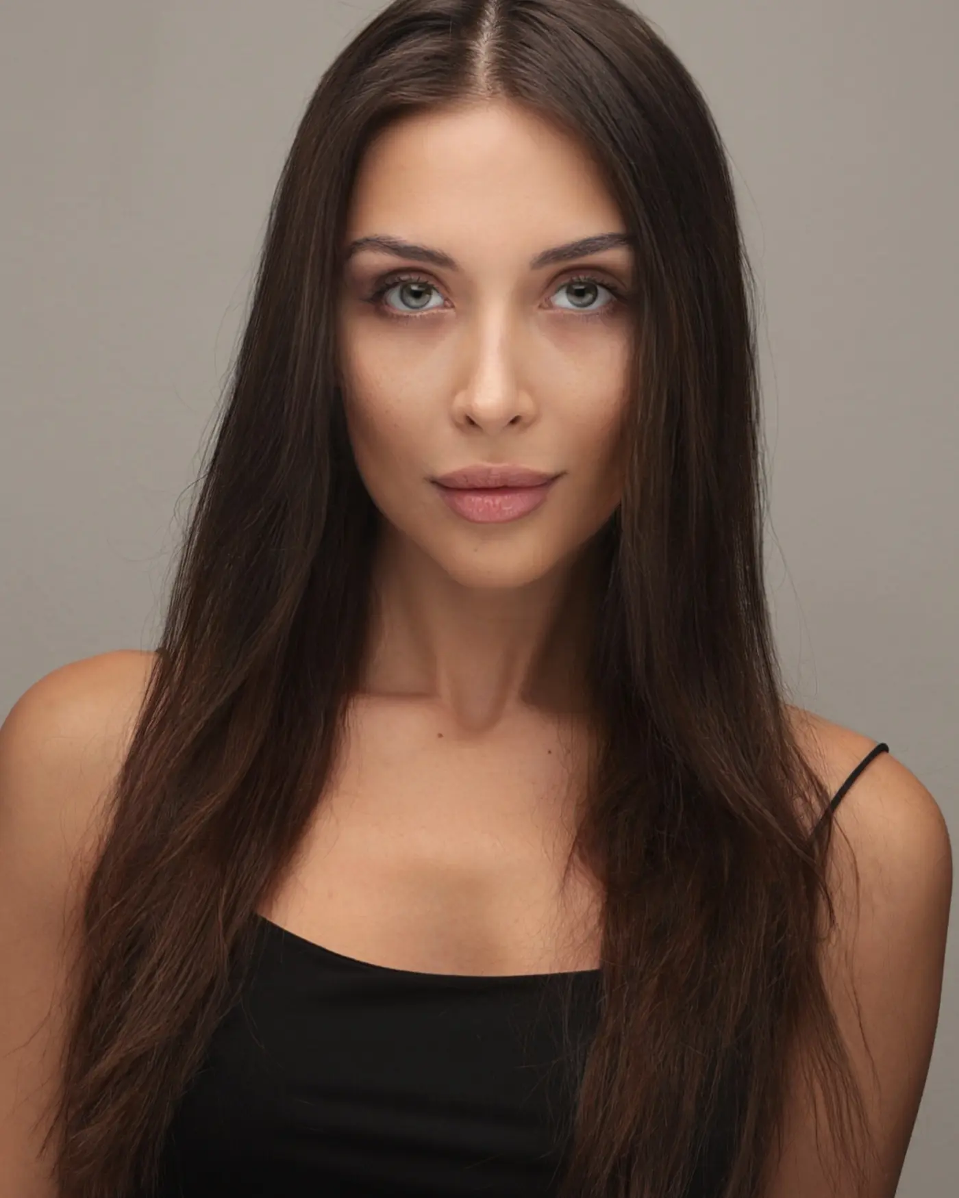 Julia Mindar commercial modeling portrait in a black top