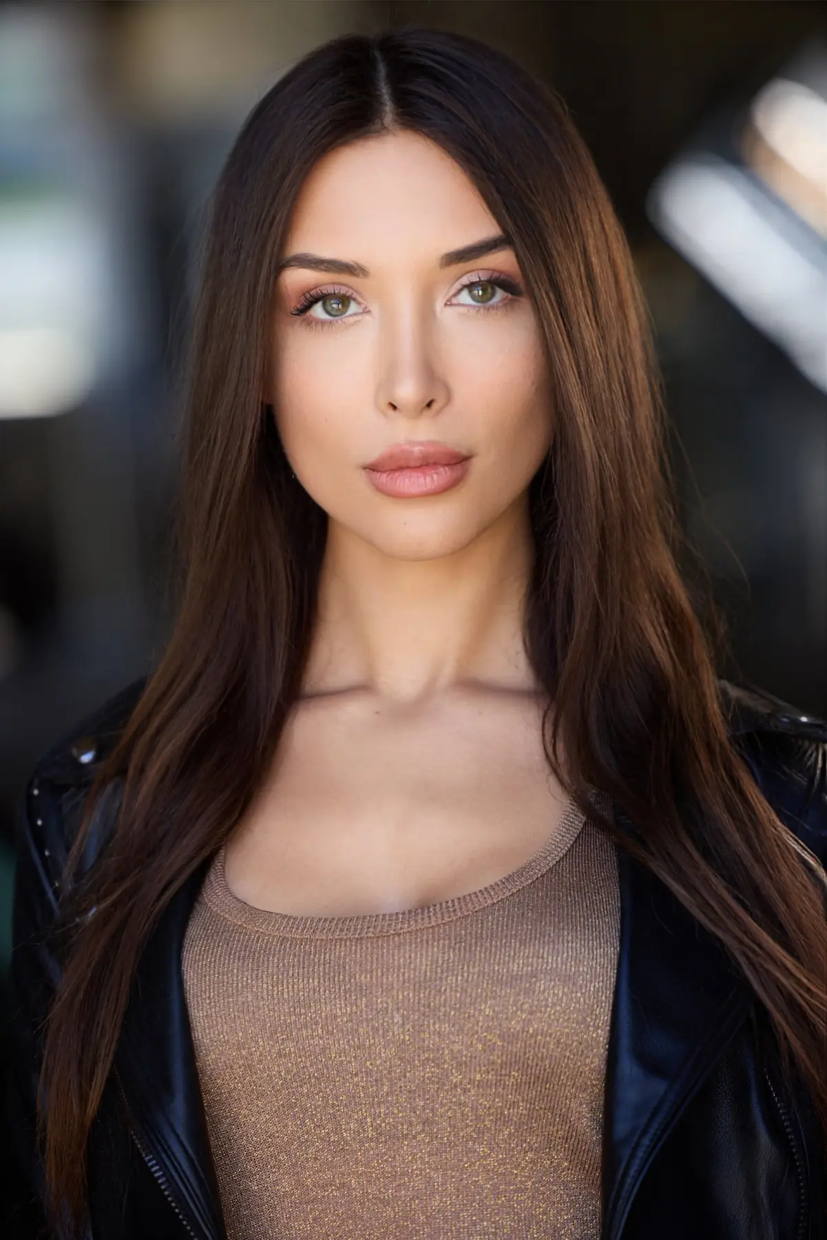 Julia Mindar in a polished commercial portrait