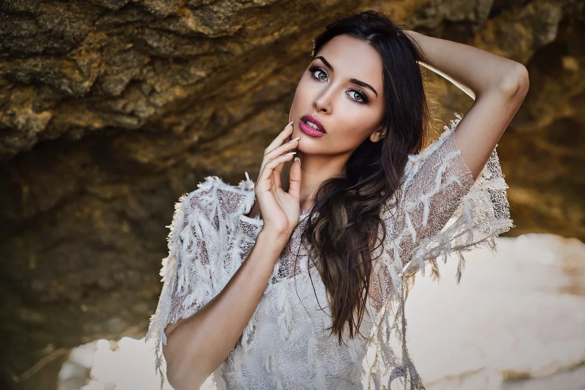 Julia Mindar, Los Angeles model - beauty portfolio
