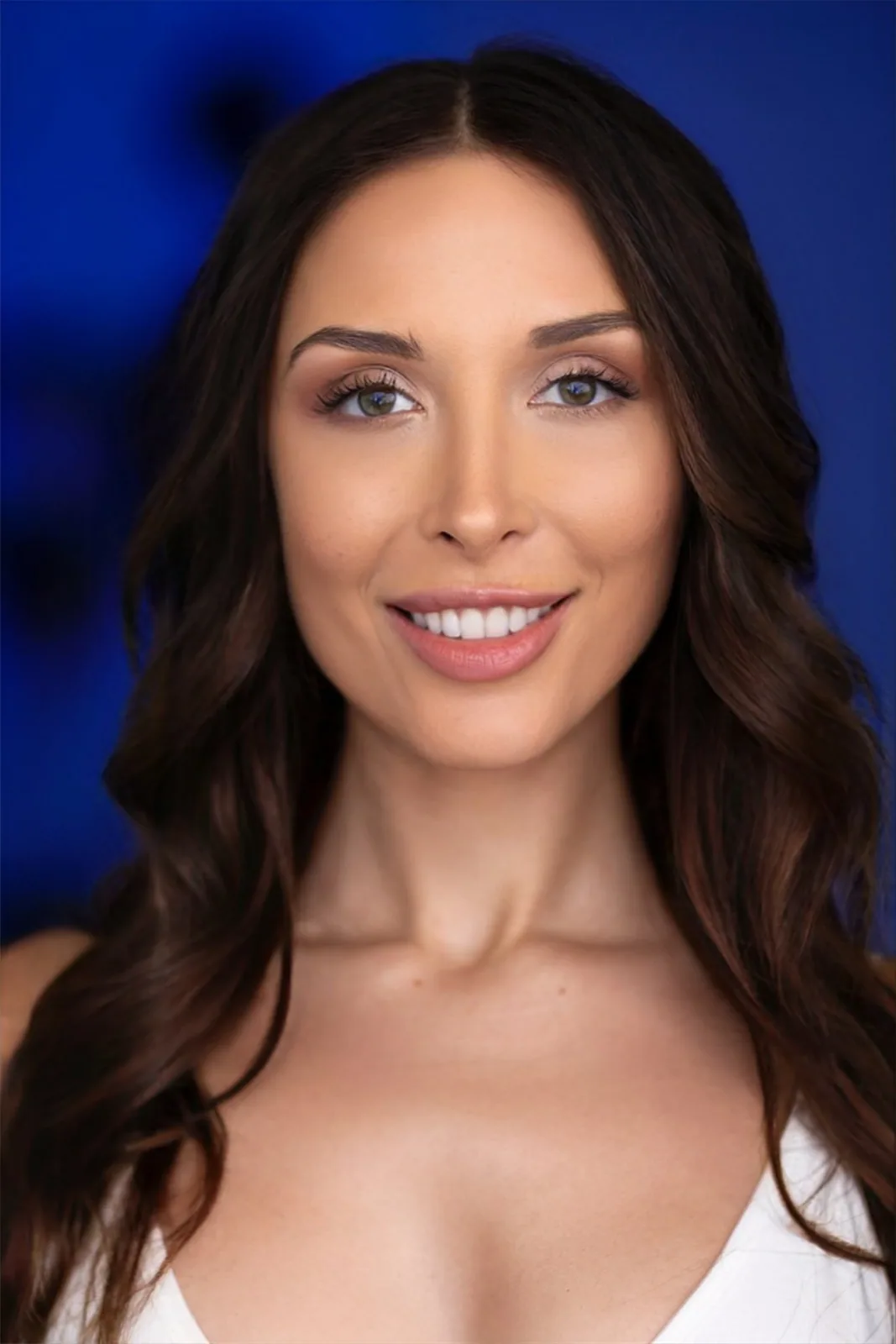 Julia Mindar, Los Angeles model - portrait & headshots portfolio